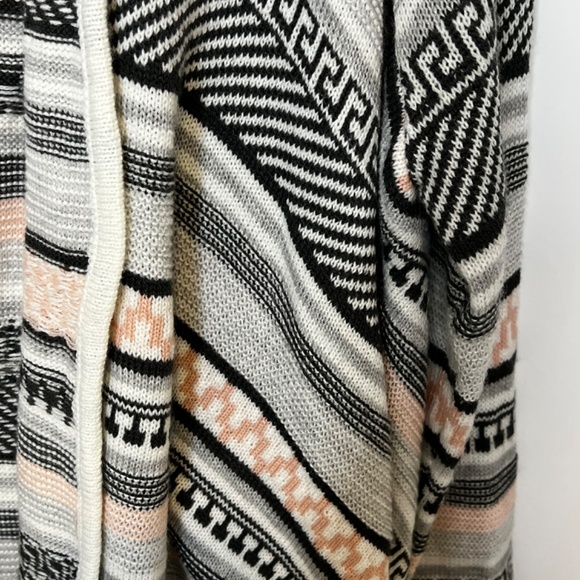 CATO Open Front Draped Fringe Sweater Size L - Picture 3 of 8